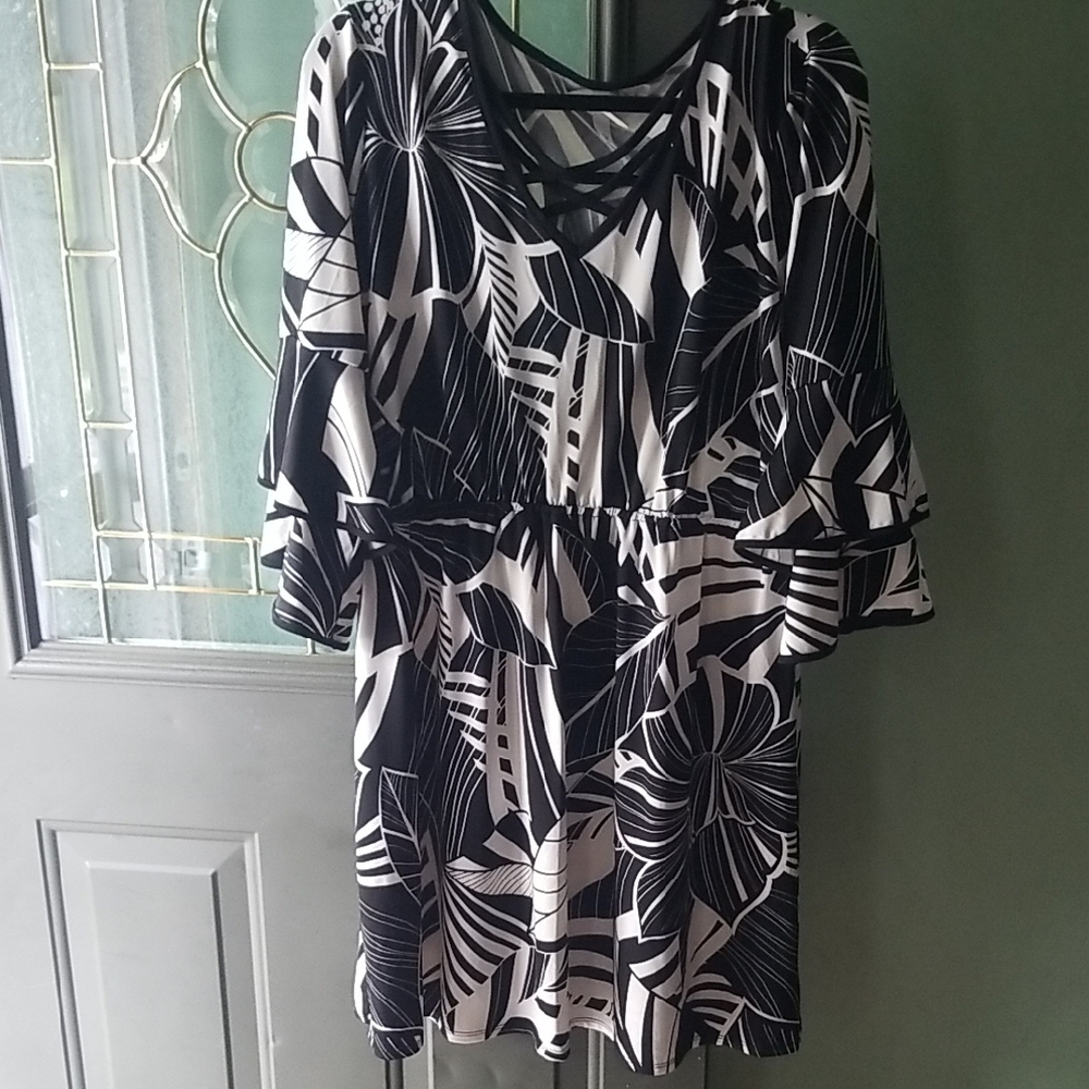 Ny Collection Black and White V-Neck Flutter Sleeve Dress